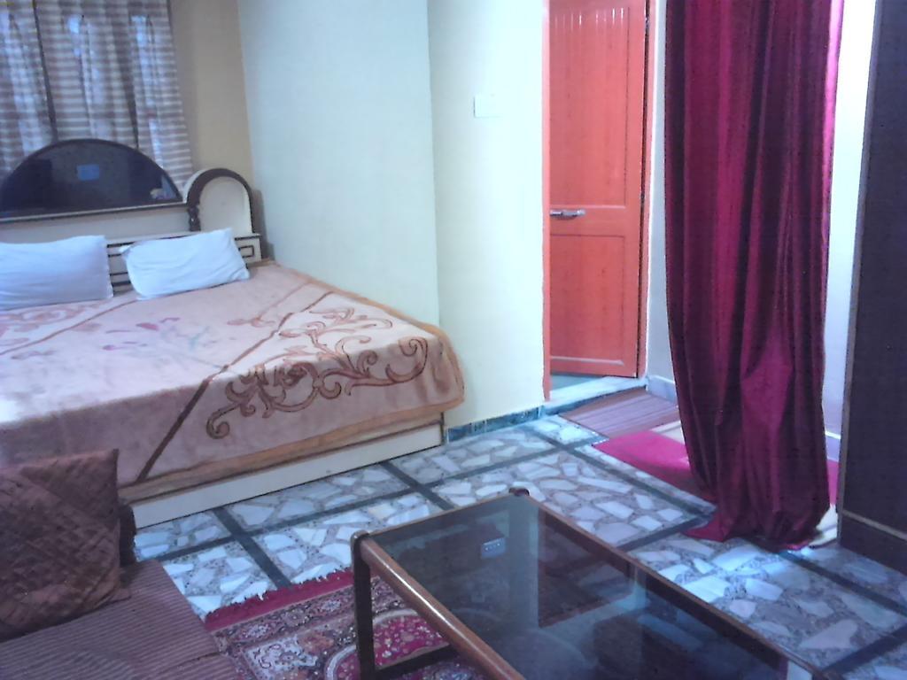 Leela Guest House Βαρανάσι Δωμάτιο φωτογραφία