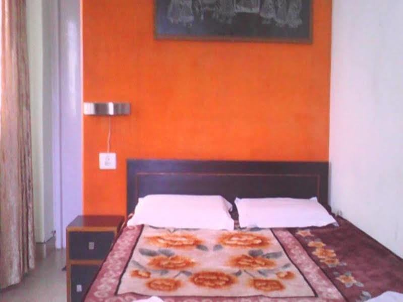 Leela Guest House Βαρανάσι Εξωτερικό φωτογραφία