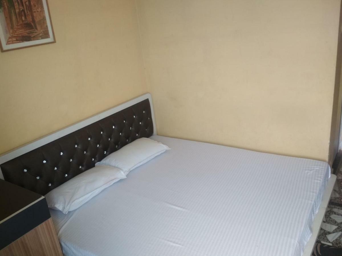 Leela Guest House Βαρανάσι Εξωτερικό φωτογραφία
